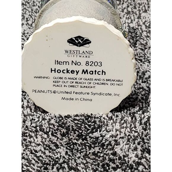 Peanuts Snoopy Water Snow Globe Figure WESTLAND Ice hockey - Picture 6 of 7